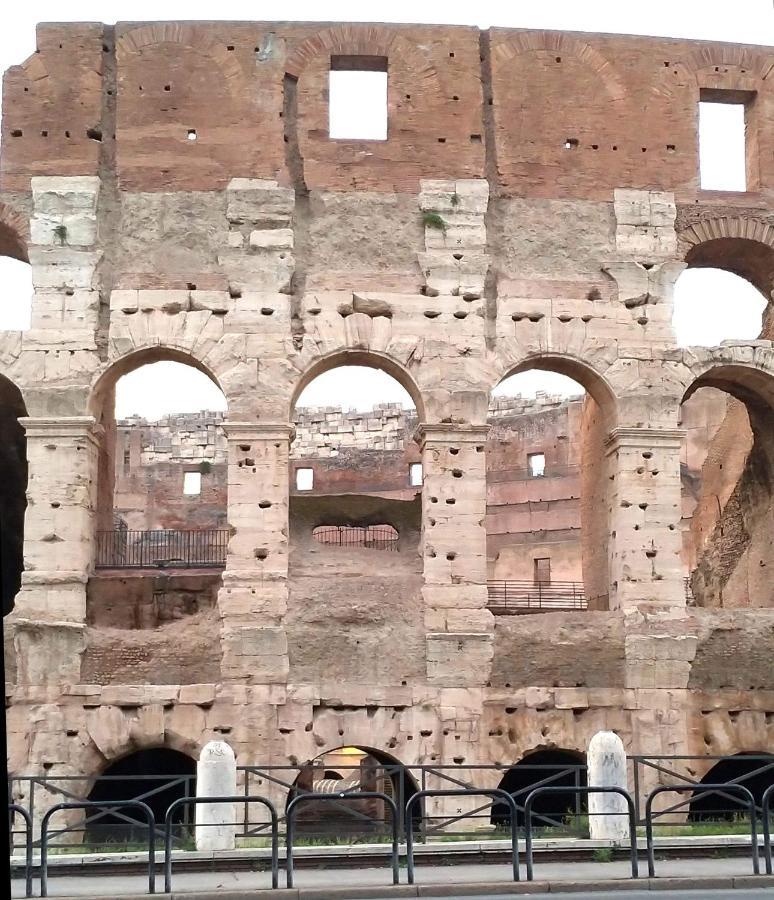 Teatime Al Colosseo Рим Екстер'єр фото
